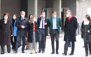 Pedro Sánchez visita un edificio de viviendas de promoción pública construido por Abala Infraestructuras en Elche