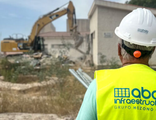 Comienzan las obras de rehabilitación del edificio de la Fábrica de Hielo con el derribo del Grupo de Empresas de las Salinas