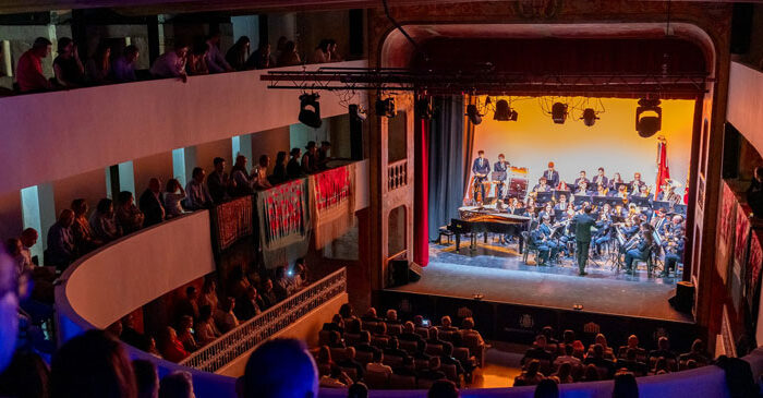 Carlet recupera su corazón cultural con la inauguración del renovado Teatro El Siglo