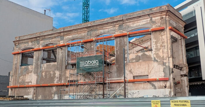 Las obras de rehabilitación del edificio de la Fábrica de Hielo de Torrevieja avanzan a buen ritmo