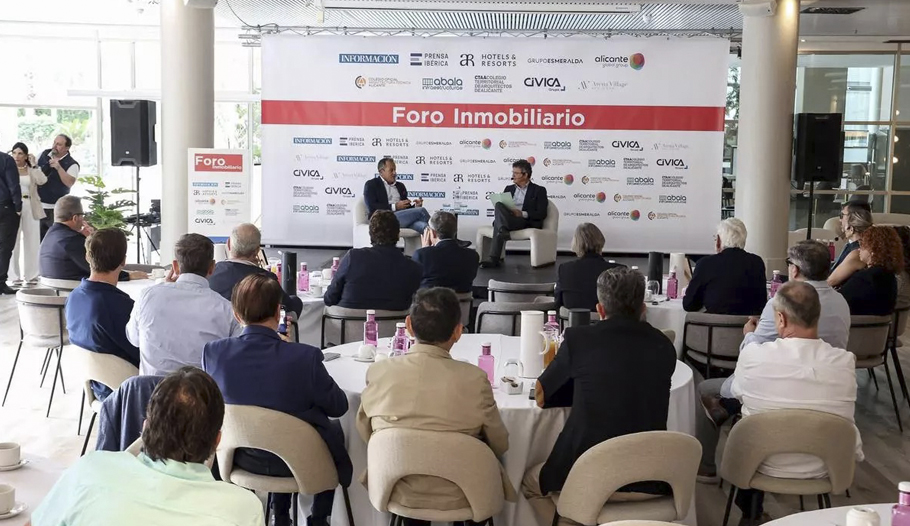Abala participa en el Foro Inmobiliario ‘Más que una vivienda’ sobre el futuro residencial de la Costa Blanca